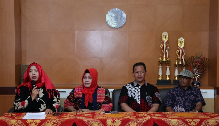 Malam ini, Saksikan Rektor dan Dekan UGM Berlakon dalam Ketoprak Malam ini, Saksikan Rektor dan Dekan UGM Berlakon dalam Ketoprak