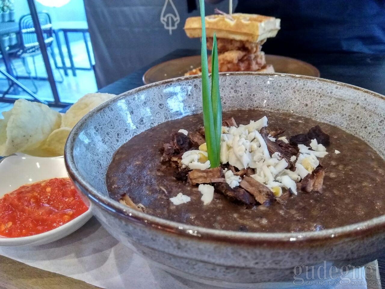 Menyantap Bubur Rawon Bareng Superhero di Iconic Cafe Jogja Menyantap Bubur Rawon Bareng Superhero di Iconic Cafe Jogja