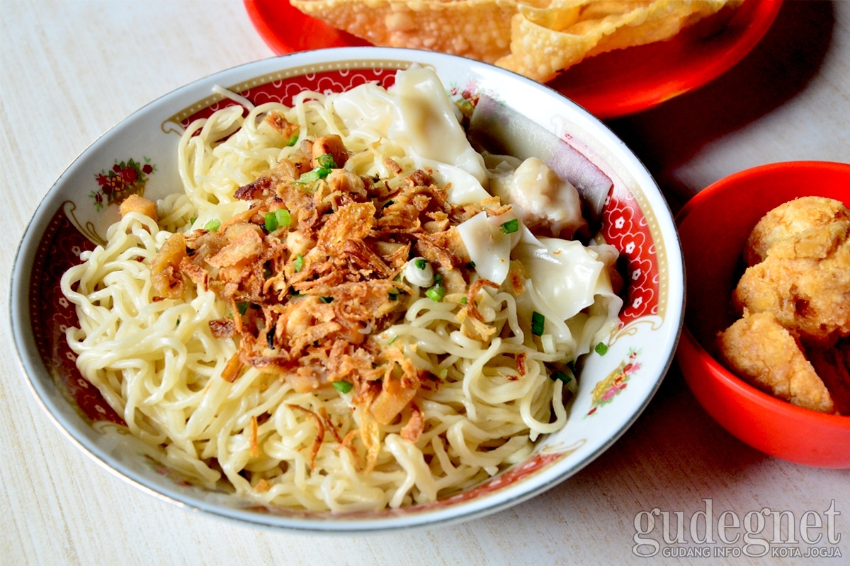 Makan Malam di Mana? Di Sini Saja Makan Malam di Mana? Di Sini Saja