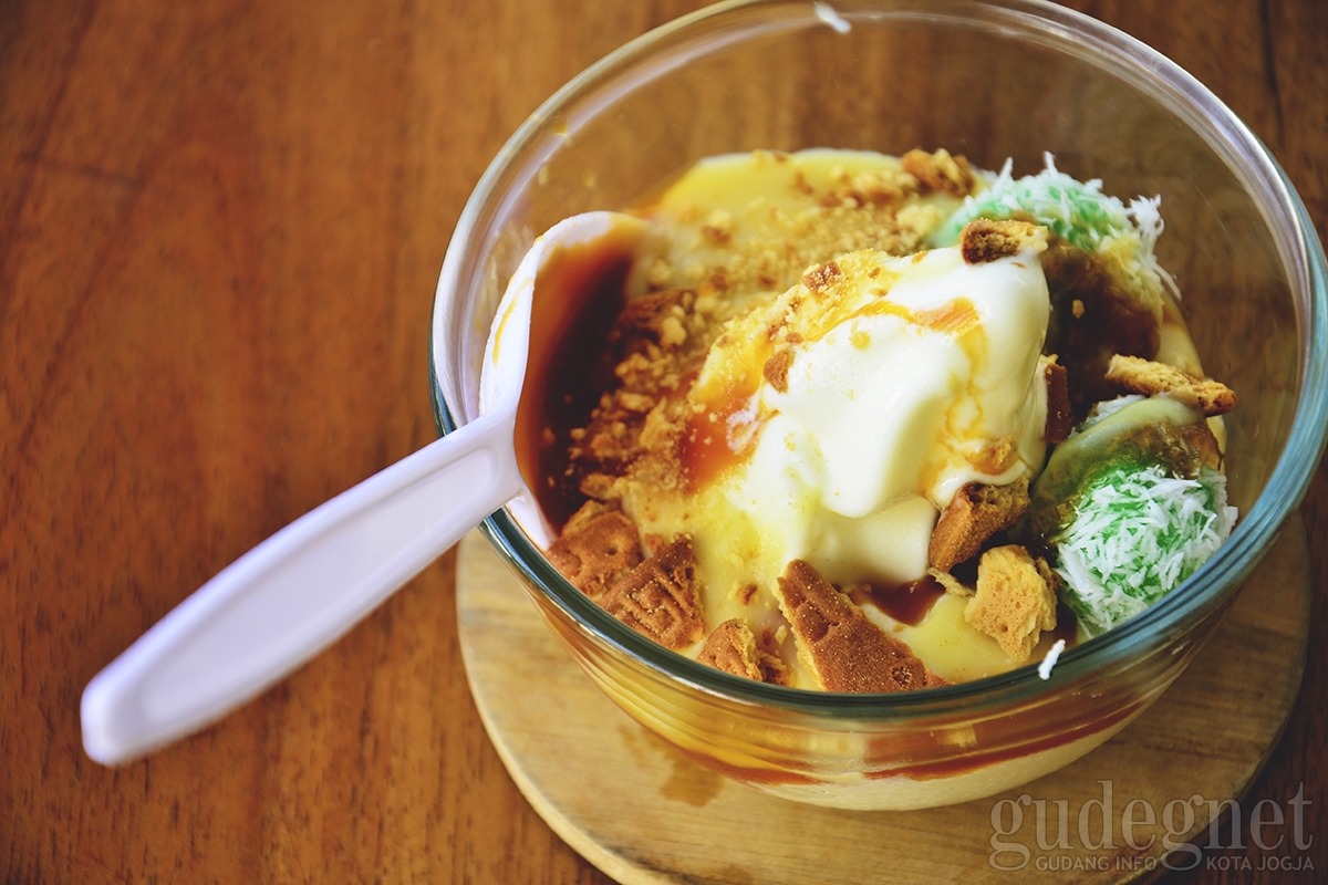Froyo Topping Lokal di Yata Frozen Yogurt Froyo Topping Lokal di Yata Frozen Yogurt