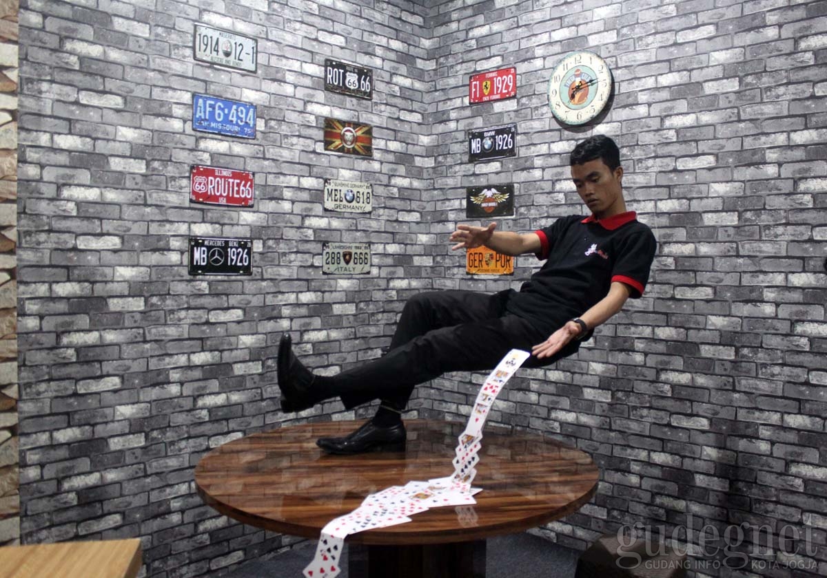 Sensasi Berfoto ala Pesulap di World of Magic Jogja Sensasi Berfoto ala Pesulap di World of Magic Jogja