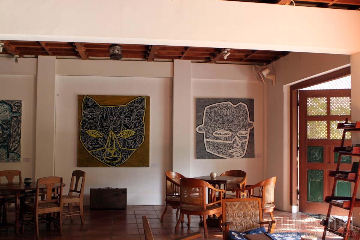 Suasana Klasik di Natan Art Space and Coffee Shop Suasana Klasik di Natan Art Space and Coffee Shop