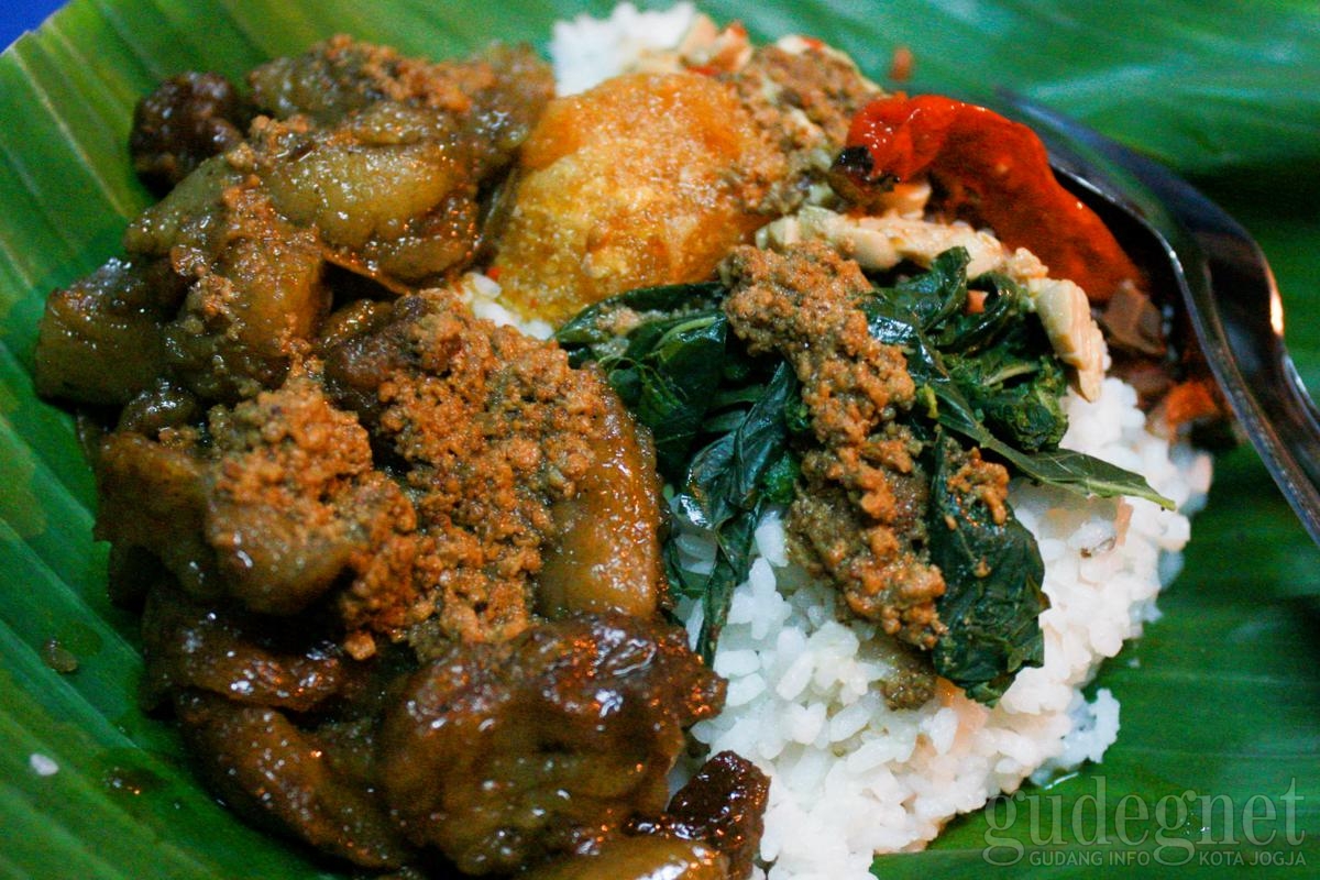 Santap Malam di Gudeg Koyor Bu Sum Santap Malam di Gudeg Koyor Bu Sum