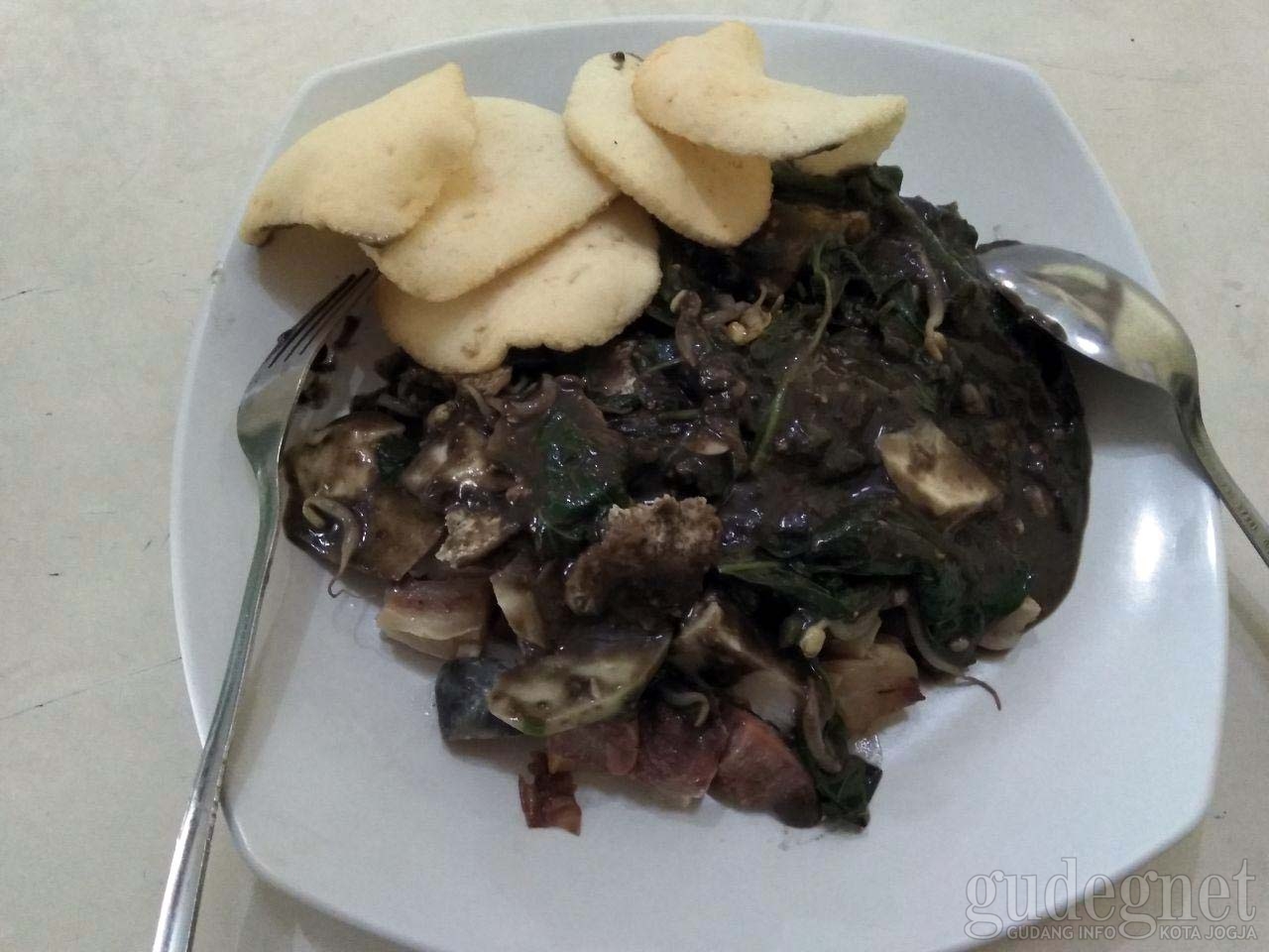 Cita Rasa Khas Jawa Timur di Warung Rujak Cingur Mbah Mangun Cita Rasa Khas Jawa Timur di Warung Rujak Cingur Mbah Mangun