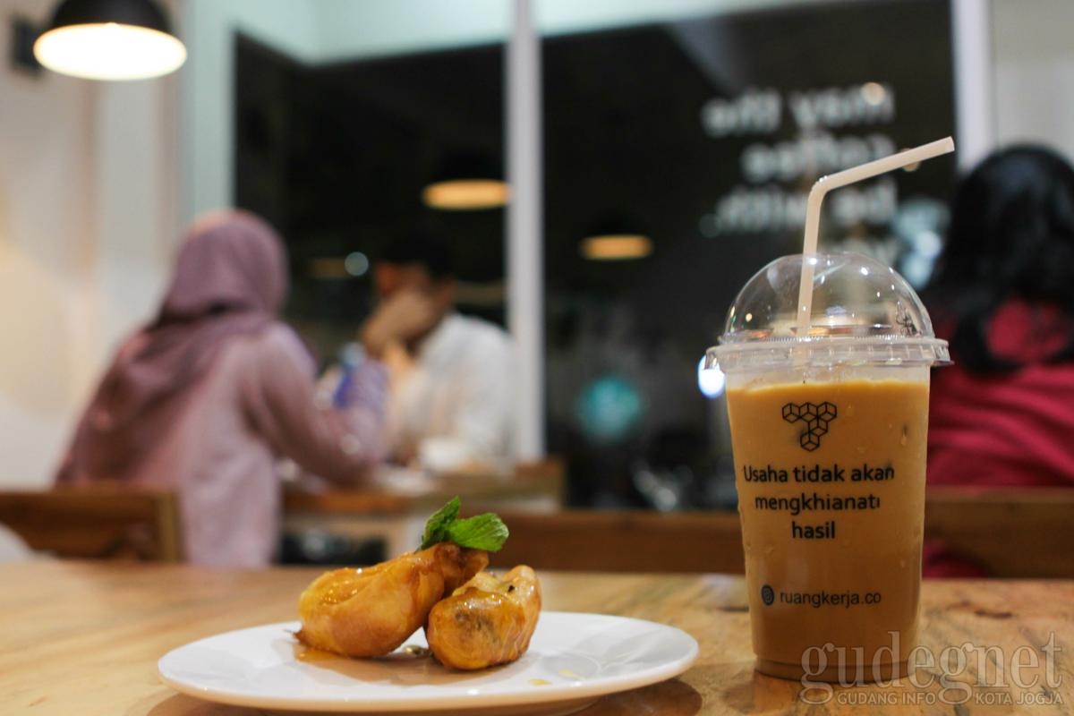 Ruang Kerja Coffee & Collaboration, Integrasi Coffee Shop dan Working Space Ruang Kerja Coffee & Collaboration, Integrasi Coffee Shop dan Working Space