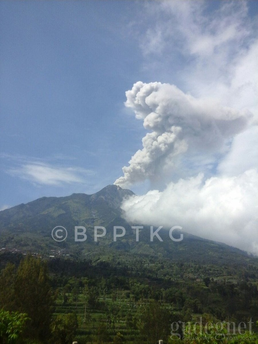 Merapi Meletup Lagi, Aktivitas Bandara Tak Terganggu Merapi Meletup Lagi, Aktivitas Bandara Tak Terganggu