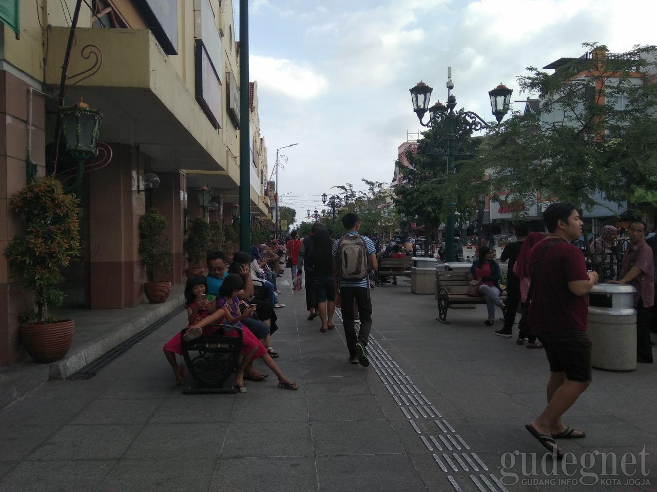 Gratis 1000 Takjil di Pedestrian Depan Malioboro Mall Gratis 1000 Takjil di Pedestrian Depan Malioboro Mall
