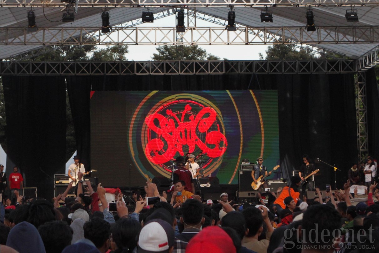 Konser Indonesia Damai, Slank Tampil dengan Formasi Lengkap Konser Indonesia Damai, Slank Tampil dengan Formasi Lengkap