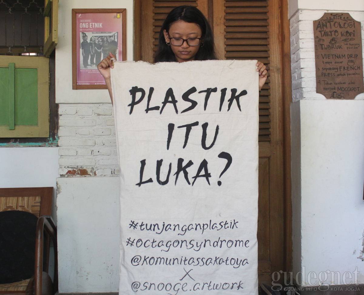 Tukarkan Botol Bekasmu dengan Secangkir Kopi Uleg Khas Tarto Kopi Tukarkan Botol Bekasmu dengan Secangkir Kopi Uleg Khas Tarto Kopi