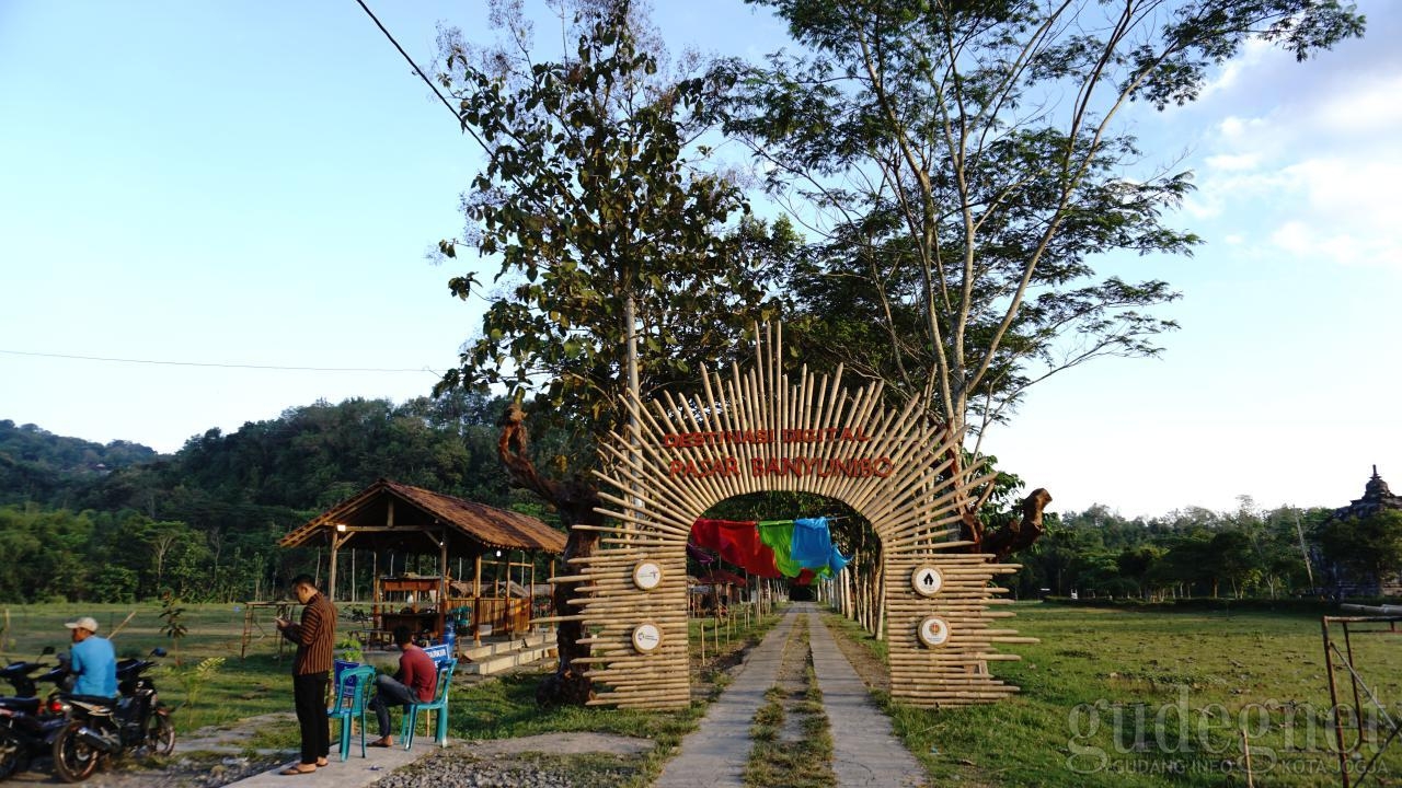 Pasar Banyunibo, Destinasi Berbuka Sekaligus Wisata Candi Pasar Banyunibo, Destinasi Berbuka Sekaligus Wisata Candi