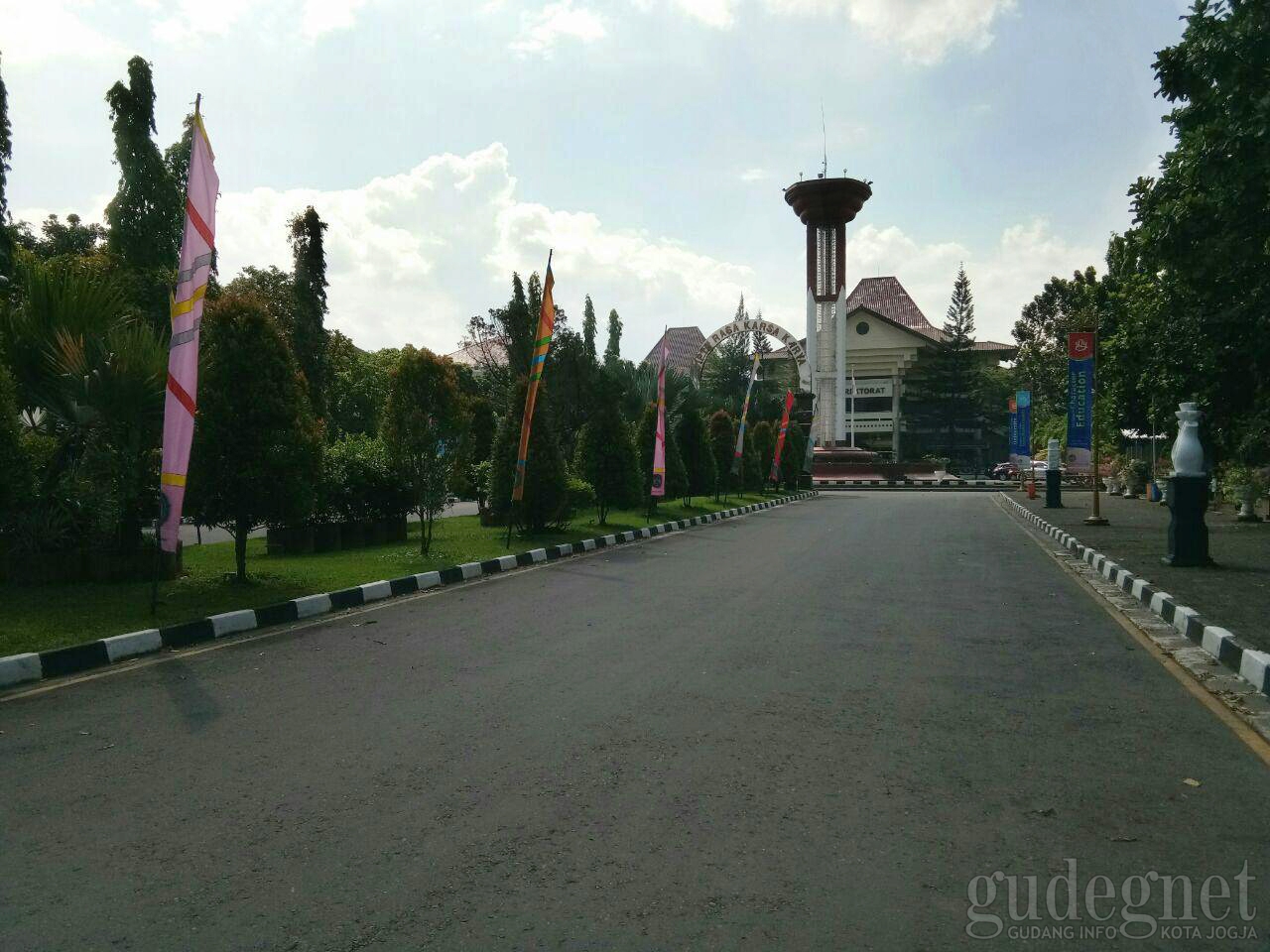 UNY Sejauh Ini Telah Terima 1.992 Calon Mahasiswa UNY Sejauh Ini Telah Terima 1.992 Calon Mahasiswa