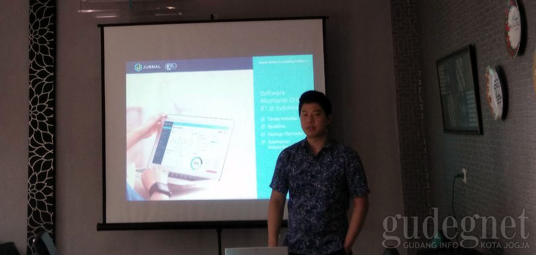 Jurnal Kenalkan Sistem Akuntansi Online Untuk UKM Jurnal Kenalkan Sistem Akuntansi Online Untuk UKM