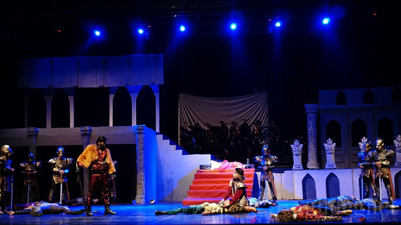 Teater Musikal Hamlet Sukses Dipentaskan di TBY Teater Musikal Hamlet Sukses Dipentaskan di TBY