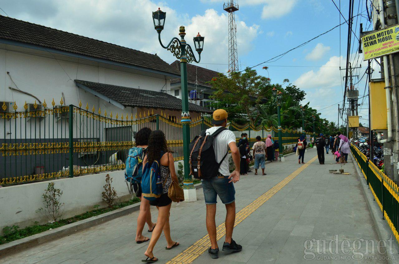 Pembangunan Jalur Pedestrian Stasiun Tugu Segera Rampung Pembangunan Jalur Pedestrian Stasiun Tugu Segera Rampung