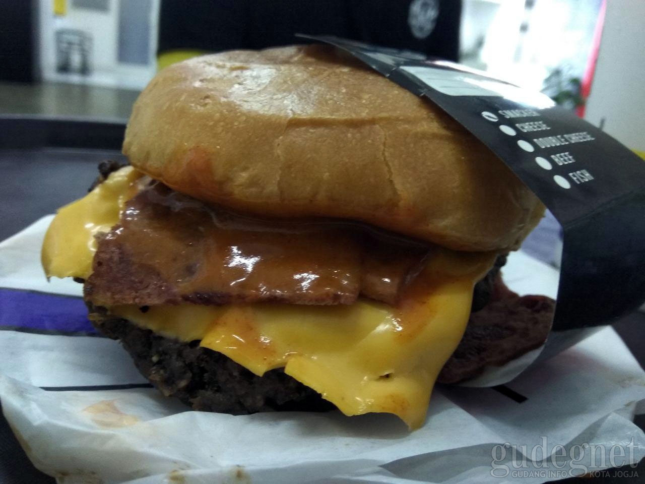 Mencicip Kelezatan Double Patty di Flip Burger Jogja Mencicip Kelezatan Double Patty di Flip Burger Jogja