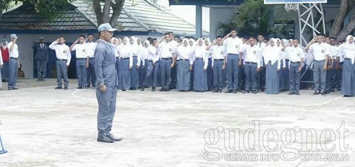 Pelaksanaan 5 Hari Sekolah Disesuaikan dengan Kebijakan Masing-masing Daerah Pelaksanaan 5 Hari Sekolah Disesuaikan dengan Kebijakan Masing-masing Daerah