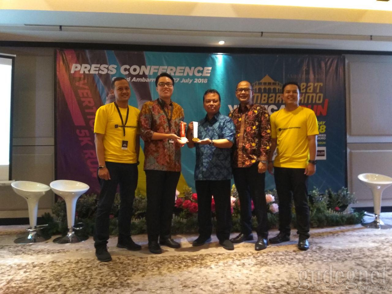 Ikuti Tantangan Vertical Run yang Digelar oleh The Great Ambarrukmo Ikuti Tantangan Vertical Run yang Digelar oleh The Great Ambarrukmo