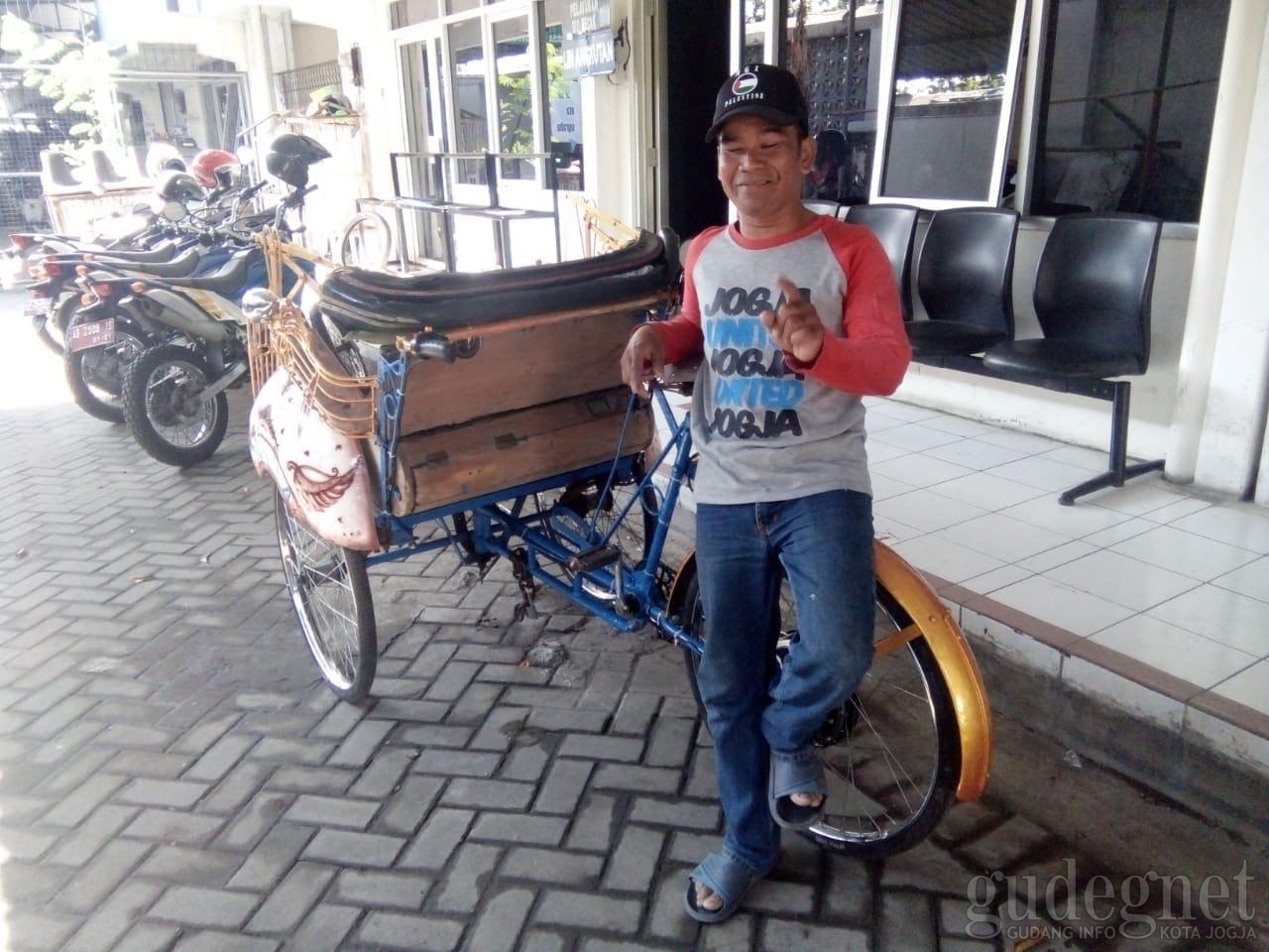 Dishub Beri Izin Operasional untuk Becak Listrik Kreasi Warga Dishub Beri Izin Operasional untuk Becak Listrik Kreasi Warga