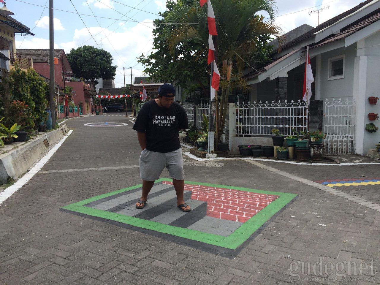 Sambut HUT ke-73 RI, Warga Perumahan Nogotirto V Hiasi Jalan dengan Lukisan 3D Sambut HUT ke-73 RI, Warga Perumahan Nogotirto V Hiasi Jalan dengan Lukisan 3D