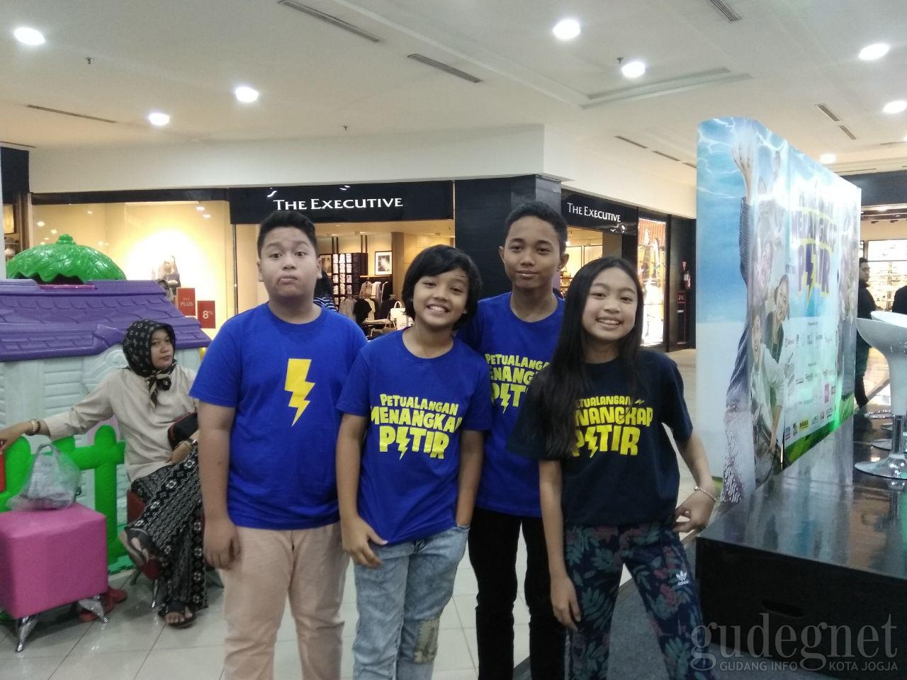 "Petualangan Menangkap Petir" Ajarkan Anak Bersosialisasi "Petualangan Menangkap Petir" Ajarkan Anak Bersosialisasi