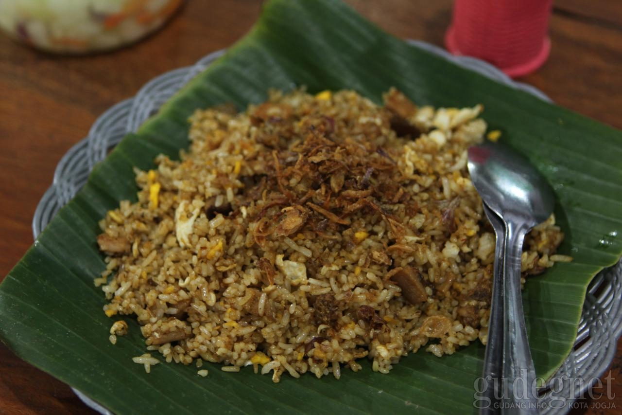Nasi Goreng Kang Gudel, “Hidup Hanya Mampir Makan Nasi Goreng” Nasi Goreng Kang Gudel, “Hidup Hanya Mampir Makan Nasi Goreng”