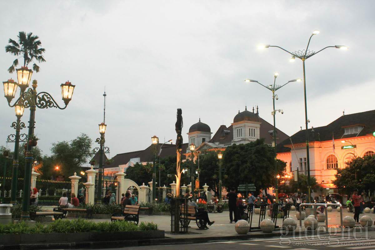Malioboro Masih Jadi Tujuan Wisata Favorit Malioboro Masih Jadi Tujuan Wisata Favorit