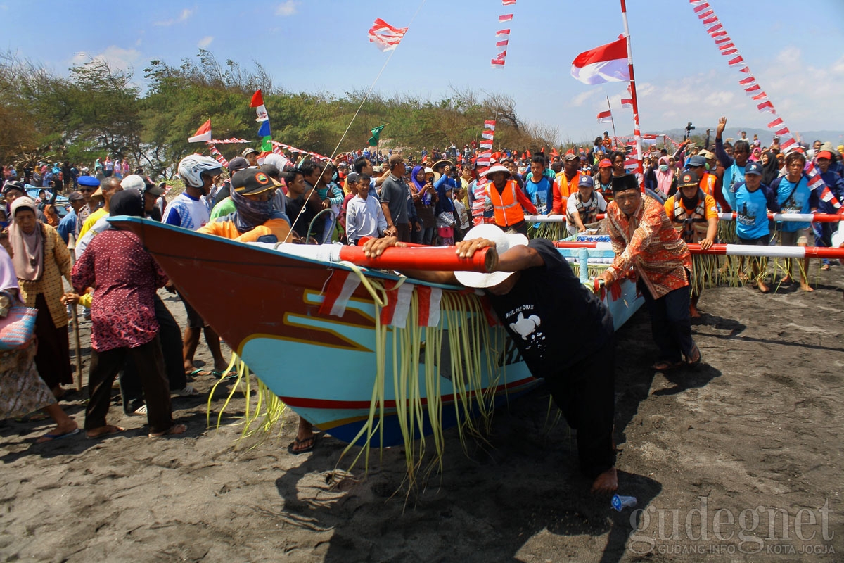 Kirab Labuan Langit Bumi Segoro Bantul Kirab Labuan Langit Bumi Segoro Bantul