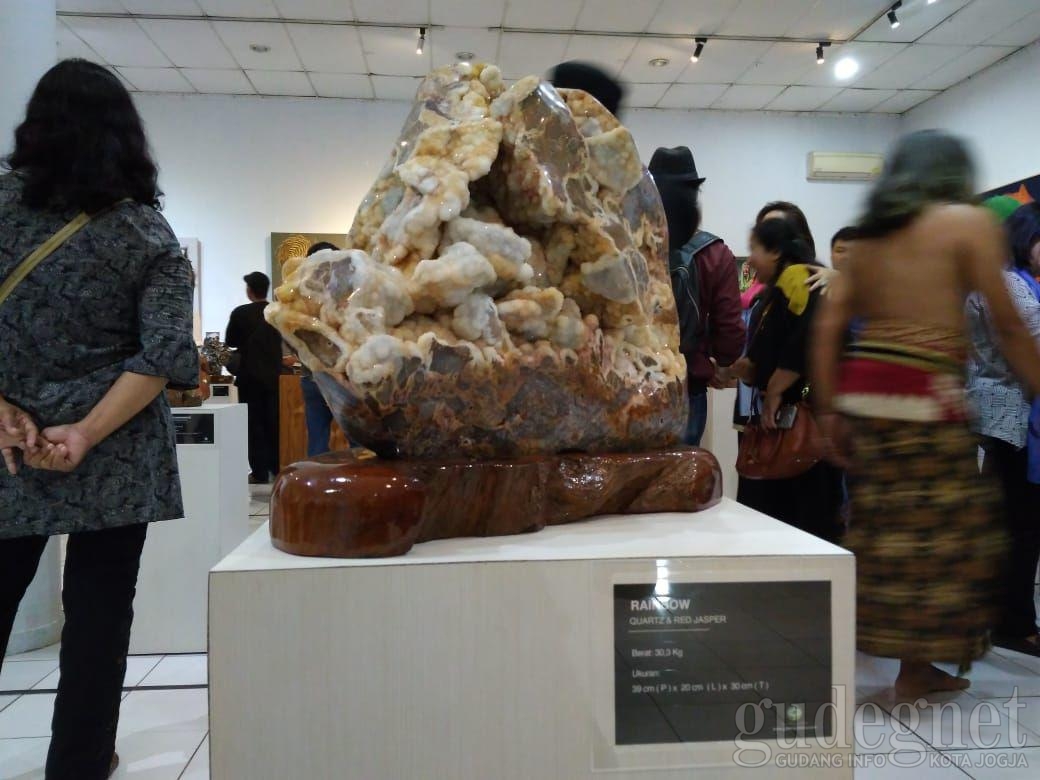 Pameran Batu Bertutur, Membingkai Indahnya Batu di Balik Sosoknya yang Keras Pameran Batu Bertutur, Membingkai Indahnya Batu di Balik Sosoknya yang Keras