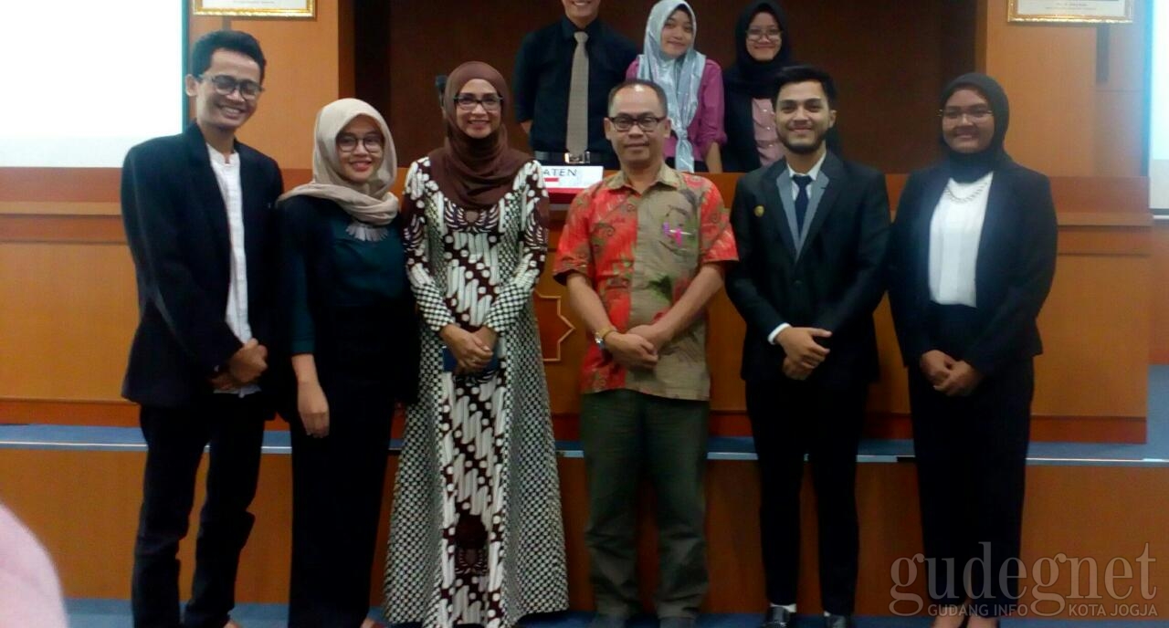 KBRI Bahrain Datangkan Dua Delegasi Mahasiswa KBRI Bahrain Datangkan Dua Delegasi Mahasiswa