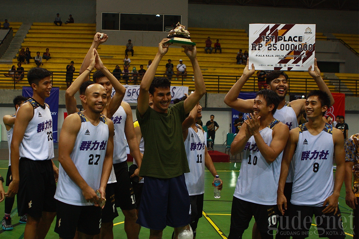 CLS Knight Surabaya Boyong Piala Raja CLS Knight Surabaya Boyong Piala Raja