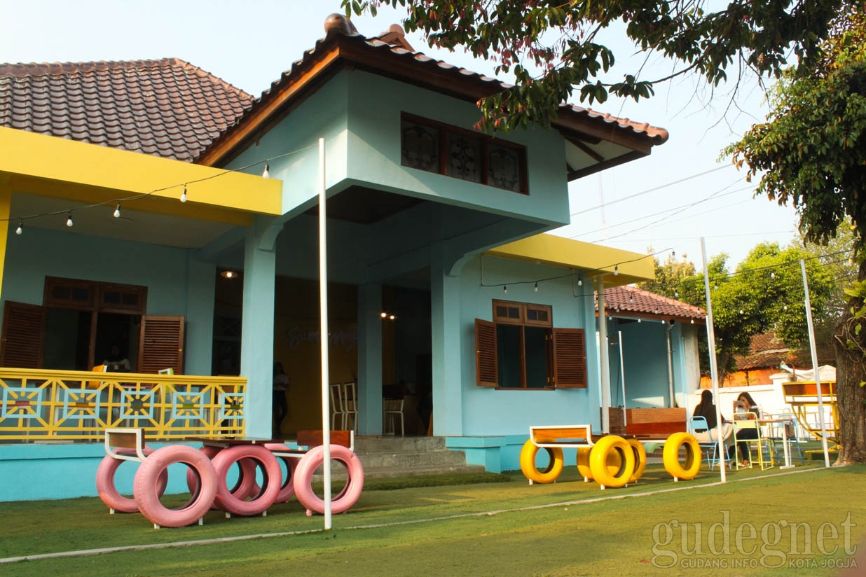 Makan dengan Gembira di Taman Kenyang Sumringah Makan dengan Gembira di Taman Kenyang Sumringah