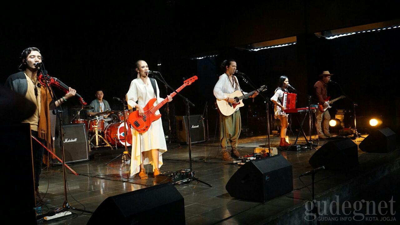 Tashoora Gelar Live Recording Album Pertama Tashoora Gelar Live Recording Album Pertama