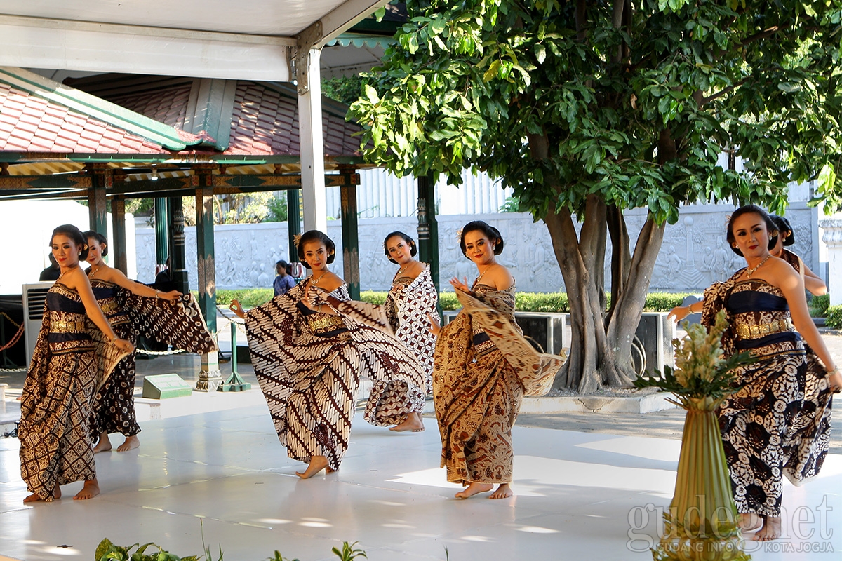 Tari Gebyar Batik Buka JIBB 2018 Tari Gebyar Batik Buka JIBB 2018