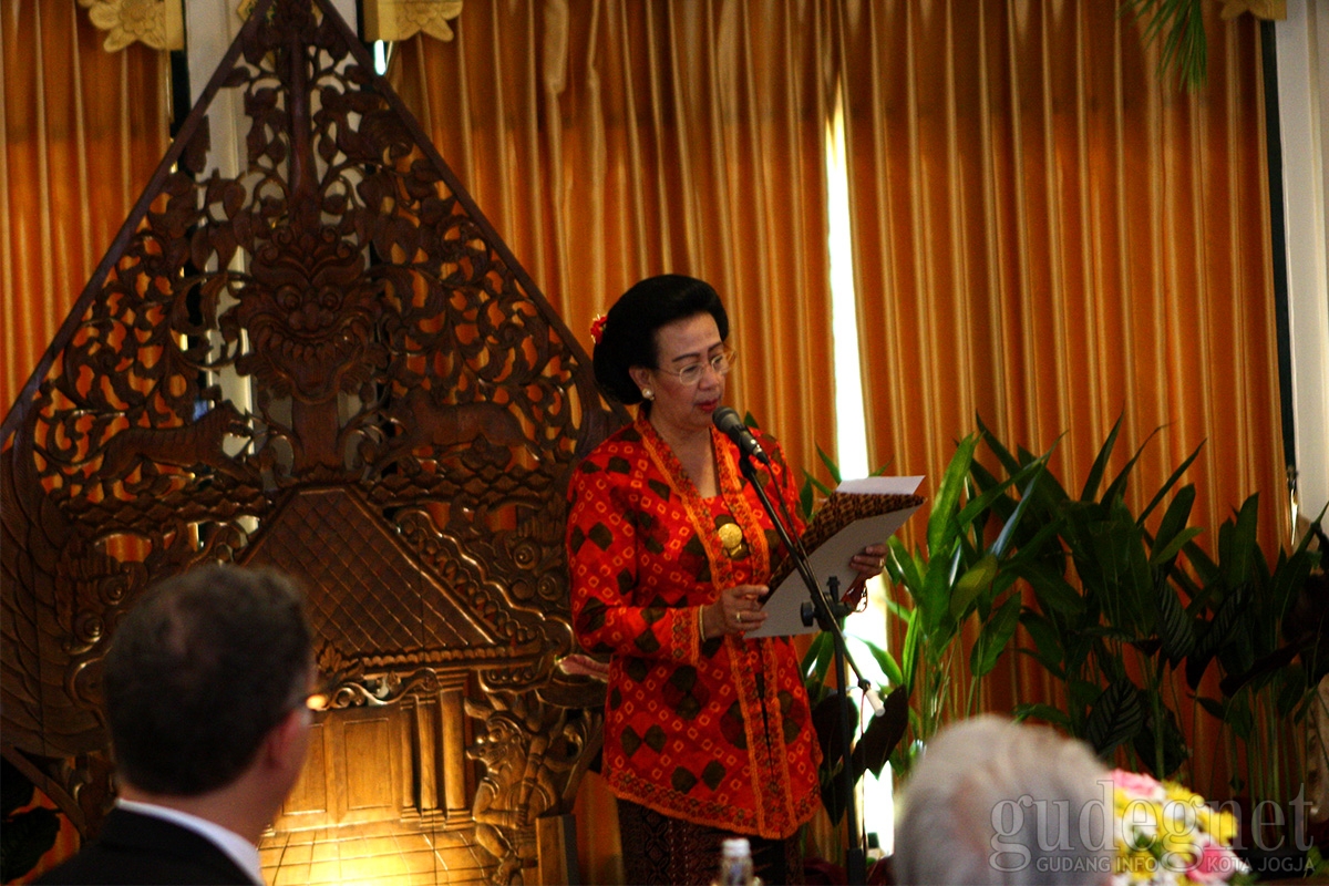GKR Hemas : Batik Bisa Menjadi Kekuatan Ekonomi Berbasis Budaya Bagi Dunia GKR Hemas : Batik Bisa Menjadi Kekuatan Ekonomi Berbasis Budaya Bagi Dunia