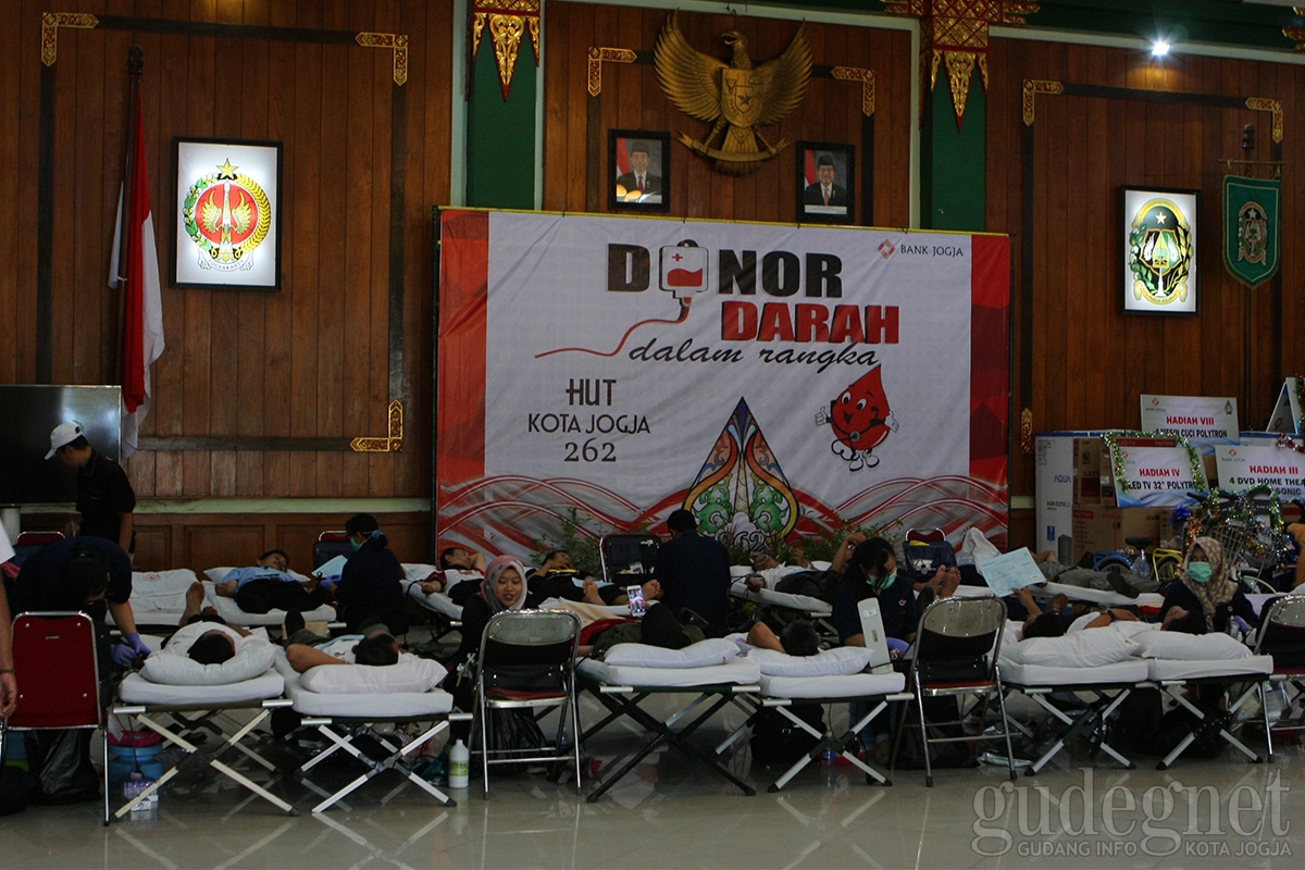 Aksi Kemanusian Lewat Donor Darah di Balai Kota Aksi Kemanusian Lewat Donor Darah di Balai Kota