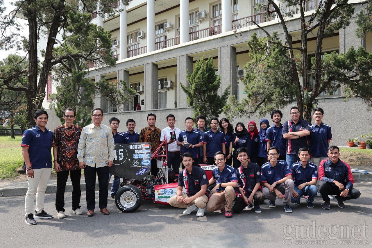 Bimasakti Racing Team UGM Raih Dua Penghargaan dari Japan SAE Bimasakti Racing Team UGM Raih Dua Penghargaan dari Japan SAE