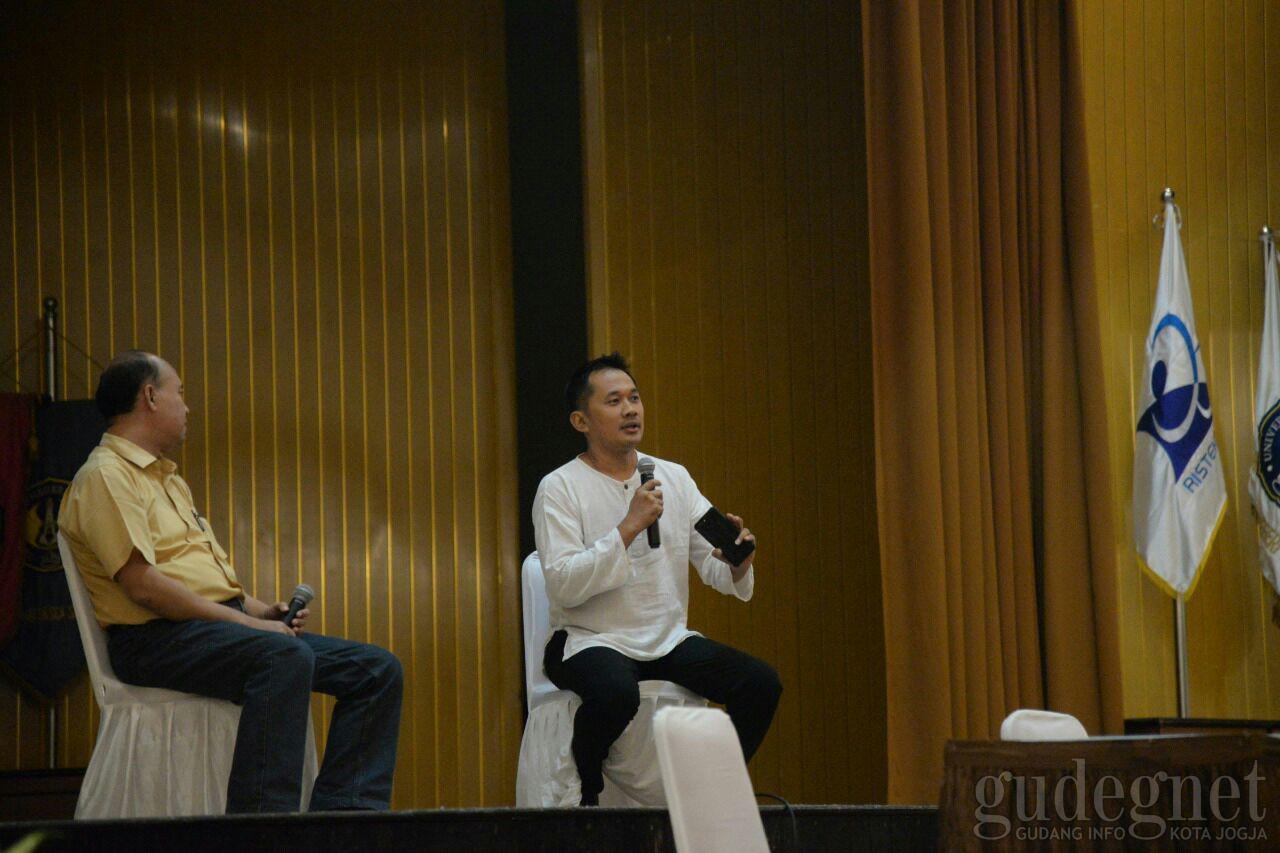 Studium Generale FBS UNY Hadirkan Hanung Bramantyo Studium Generale FBS UNY Hadirkan Hanung Bramantyo