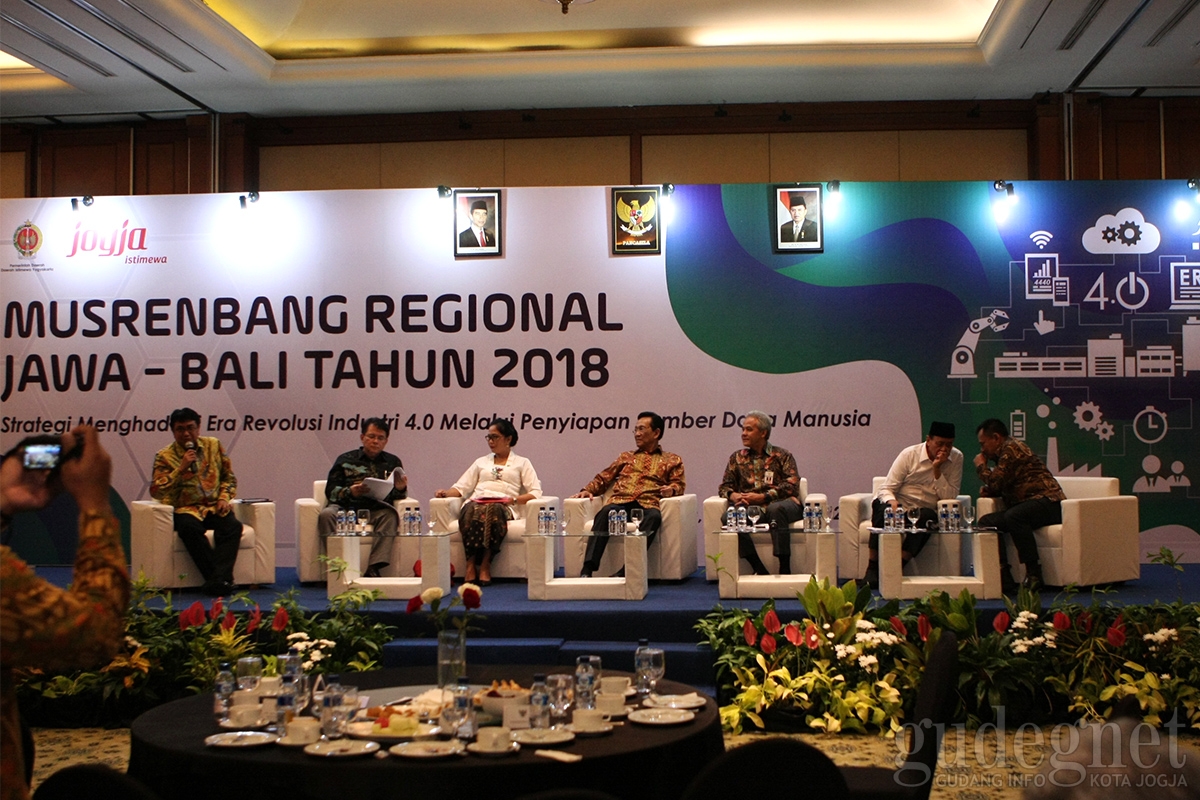 Esti Wijayanti Anggota DPR RI Komisi X : Pengkajian Kurikulum Pendidikan Harus Disederhanakan Esti Wijayanti Anggota DPR RI Komisi X : Pengkajian Kurikulum Pendidikan Harus Disederhanakan