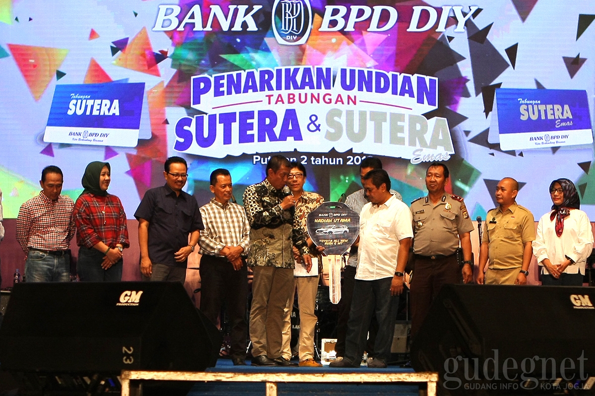 Walikota Haryadi Suyuti Hadiri Pengundian Sutera Bank BPD DIY Walikota Haryadi Suyuti Hadiri Pengundian Sutera Bank BPD DIY