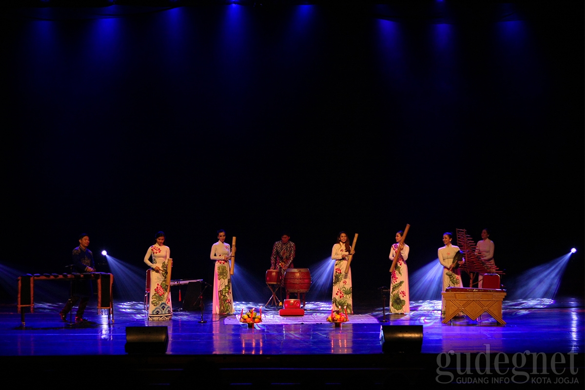 Performance Asean +3 : Mempererat Hubungan Negara Asean Melalui Kebudayaan Performance Asean +3 : Mempererat Hubungan Negara Asean Melalui Kebudayaan