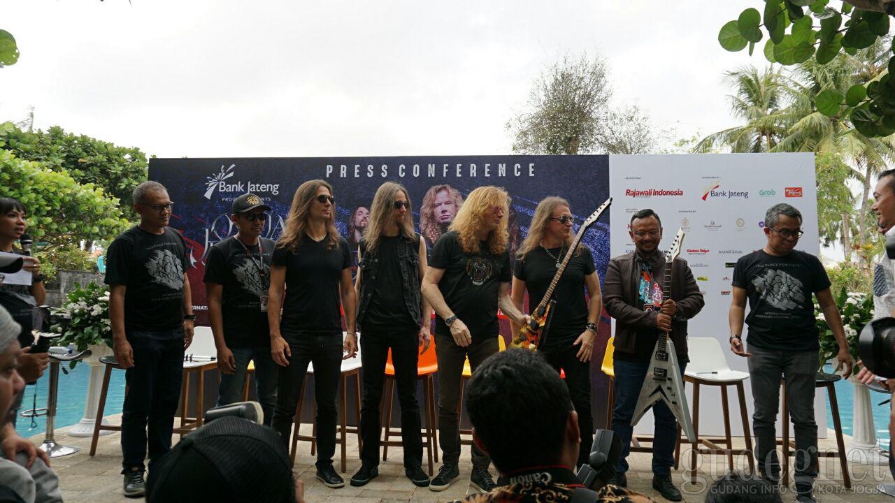 JogjaROCKarta #2 Donasikan Dua Gitar Bertandatangan Megadeth Untuk Sulteng JogjaROCKarta #2 Donasikan Dua Gitar Bertandatangan Megadeth Untuk Sulteng