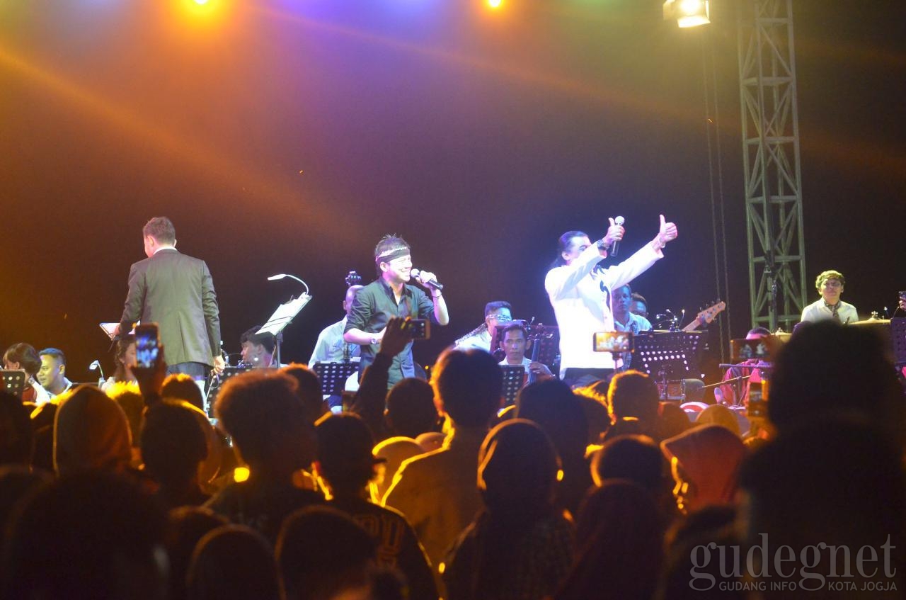 Didi Kempot dan Dhimas Tedjo Semarakkan Malam Gunungkidul Didi Kempot dan Dhimas Tedjo Semarakkan Malam Gunungkidul