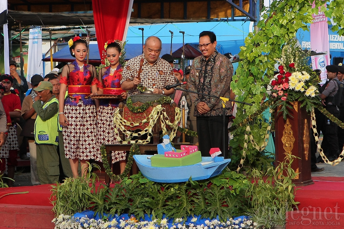 Perayaan Pasar Malam Sekaten Resmi Dibuka Perayaan Pasar Malam Sekaten Resmi Dibuka