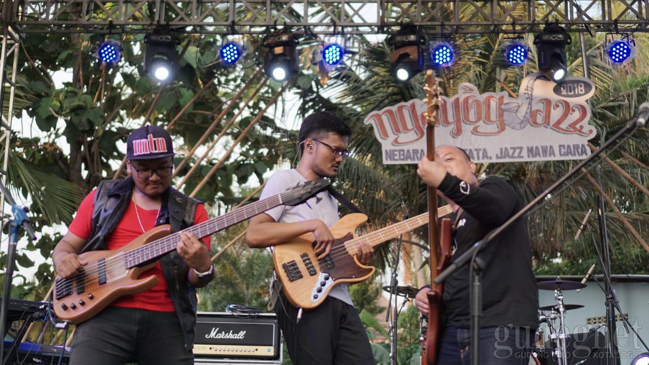 Tiga Bassist Seek Stream Pukau Penonton Ngayogjazz Tiga Bassist Seek Stream Pukau Penonton Ngayogjazz