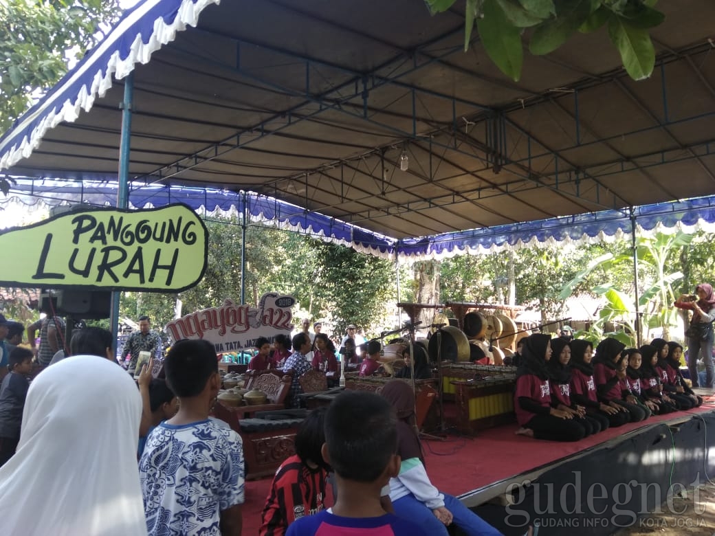 Panggung Lurah Tampilkan Kesenian Tradisional di Ngayogjazz 2018 Panggung Lurah Tampilkan Kesenian Tradisional di Ngayogjazz 2018
