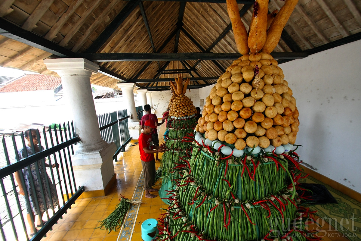 Kraton Ngayogyakarta Siapkan 7 Buah Gunungan Grebeg Maulud Kraton Ngayogyakarta Siapkan 7 Buah Gunungan Grebeg Maulud