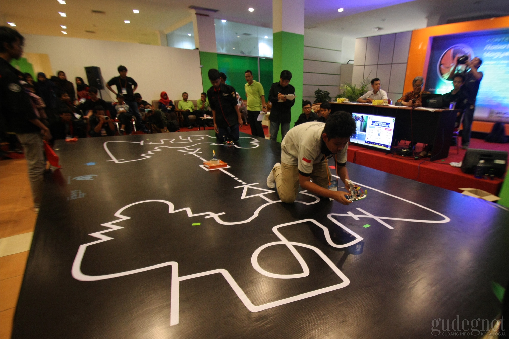 Ratusan Pelajar Adu Strategi Di Ajang Kontes Robot Pintar Yogyakarta Ratusan Pelajar Adu Strategi Di Ajang Kontes Robot Pintar Yogyakarta