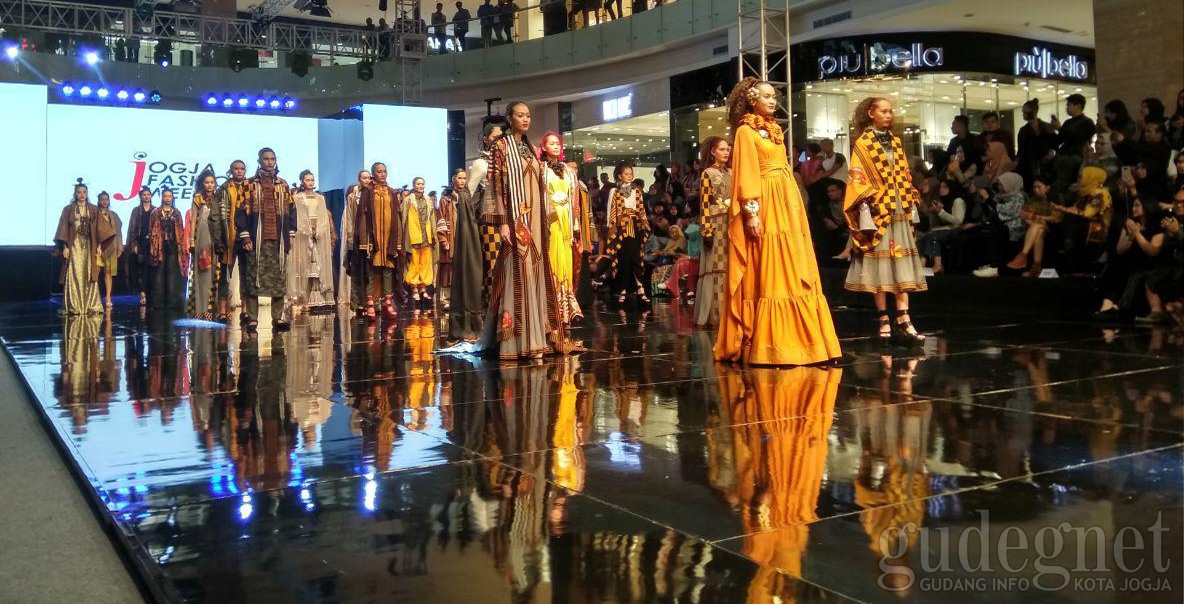 Earth Man Spirit Karya Ali Charisma Tutup Gelaran Jogja Fashion Week 2018 Earth Man Spirit Karya Ali Charisma Tutup Gelaran Jogja Fashion Week 2018