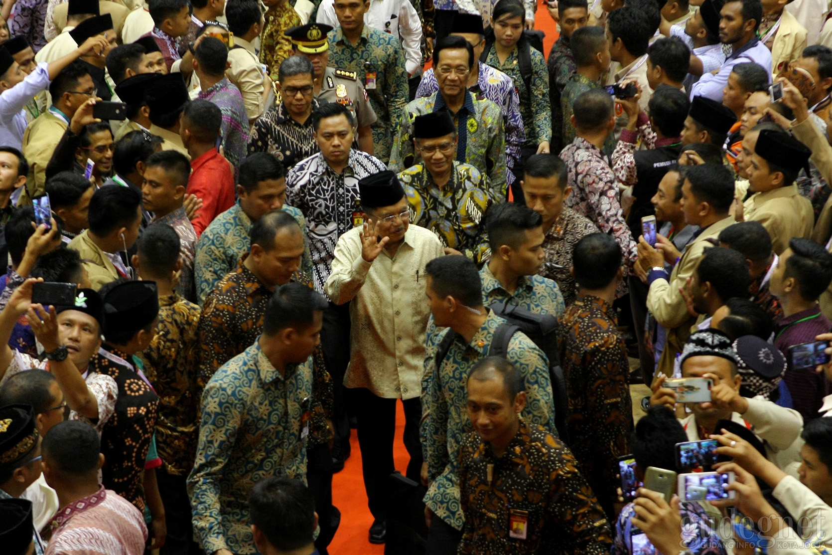 Jusuf Kalla : Berdakwahlah Dengan Cara Menyejukkan Tanpa Kekerasan Jusuf Kalla : Berdakwahlah Dengan Cara Menyejukkan Tanpa Kekerasan