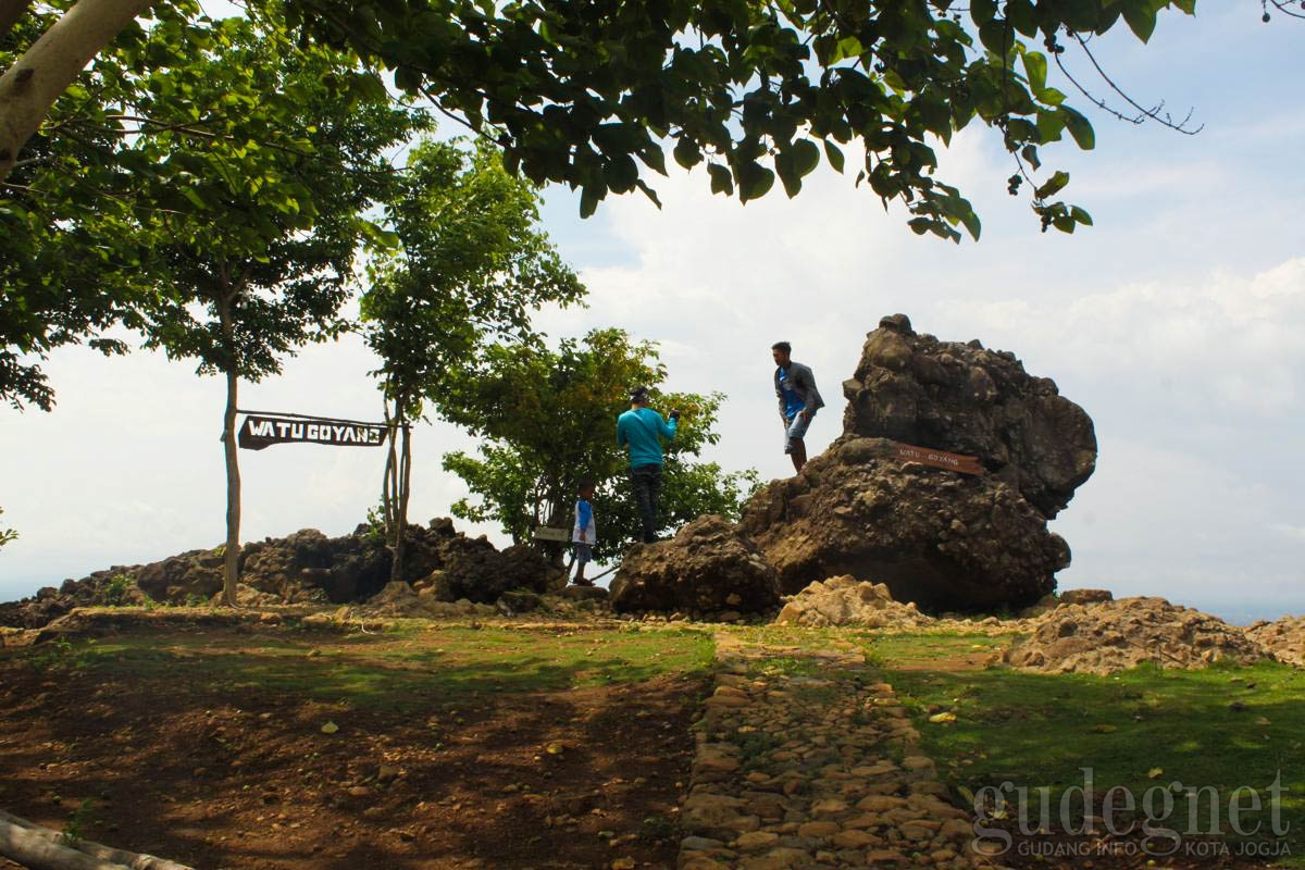 Watu Goyang, Wisata Alam dengan Beragam Spot Menarik Watu Goyang, Wisata Alam dengan Beragam Spot Menarik